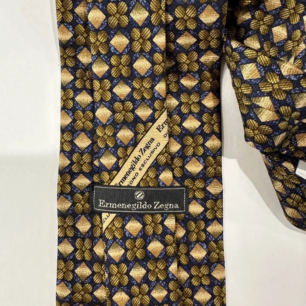 Men's ERMENEGILDO ZEGNA classic neck tie.